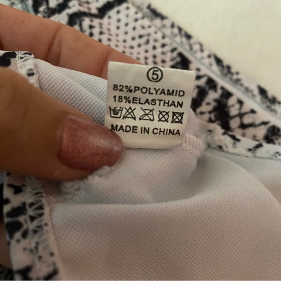 ROMWE Women’s Snakeskin Print Bandeau Bikini Swimsuit Set - black white, size M - Picture 7 of 7